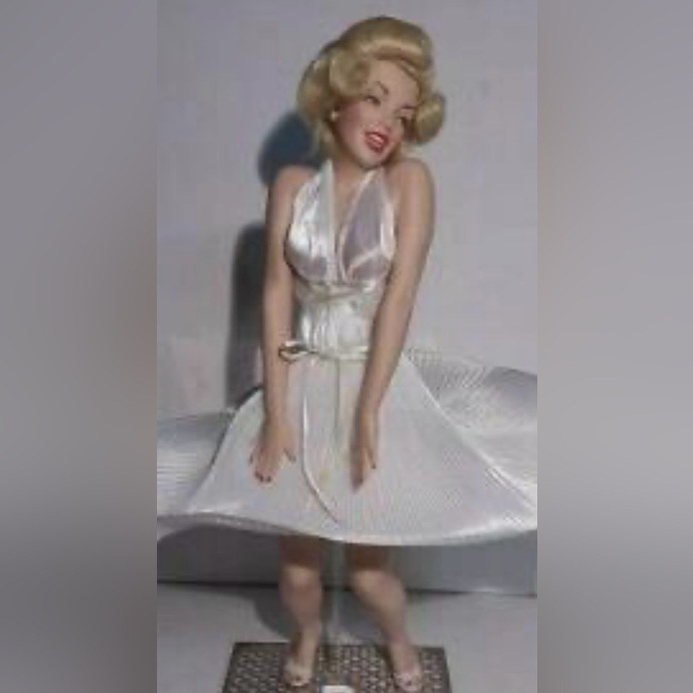 Franklin MINT Heirloom Dolls Marilyn Monroe Porcelain Doll Blonde Wavy‎ Hair NIB